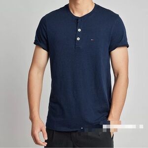 NWT Tommy Hilfiger Men's Henley Shirt M